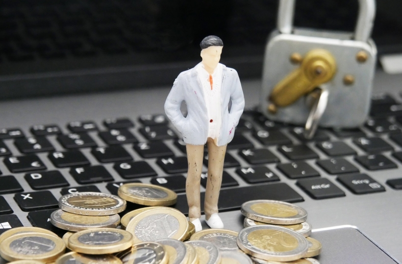 欧亿交易所App新版本上线:交易速度提升30% 新增100交易对 获新加坡合规认证